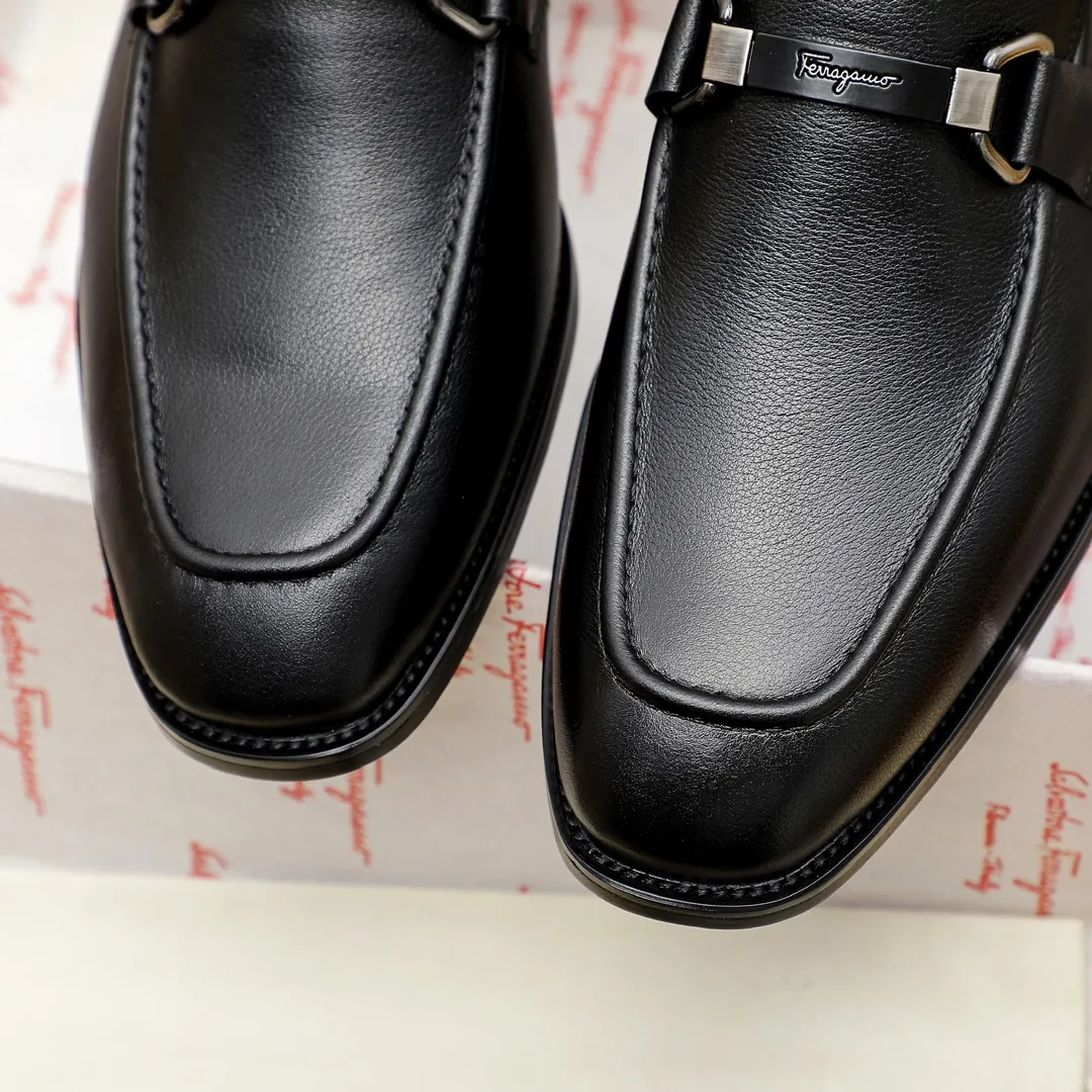 Factory price 460 🔥Ferragamo's new men's casual slip-on shoes🇨🇳Official website original 1:1 mold opening, original quality💯Fine workmanship, high-end luxury☘The upper is made of imported Italian first-layer cowhide🌴Water-dyed🐂Leather lining🍓Rubber wear-resistant and non-slip outsole, breathable and comfortable to wear🍍The first choice for high-grade men, 3 colors available! Code number 38-44 (45.46. Can be customized)